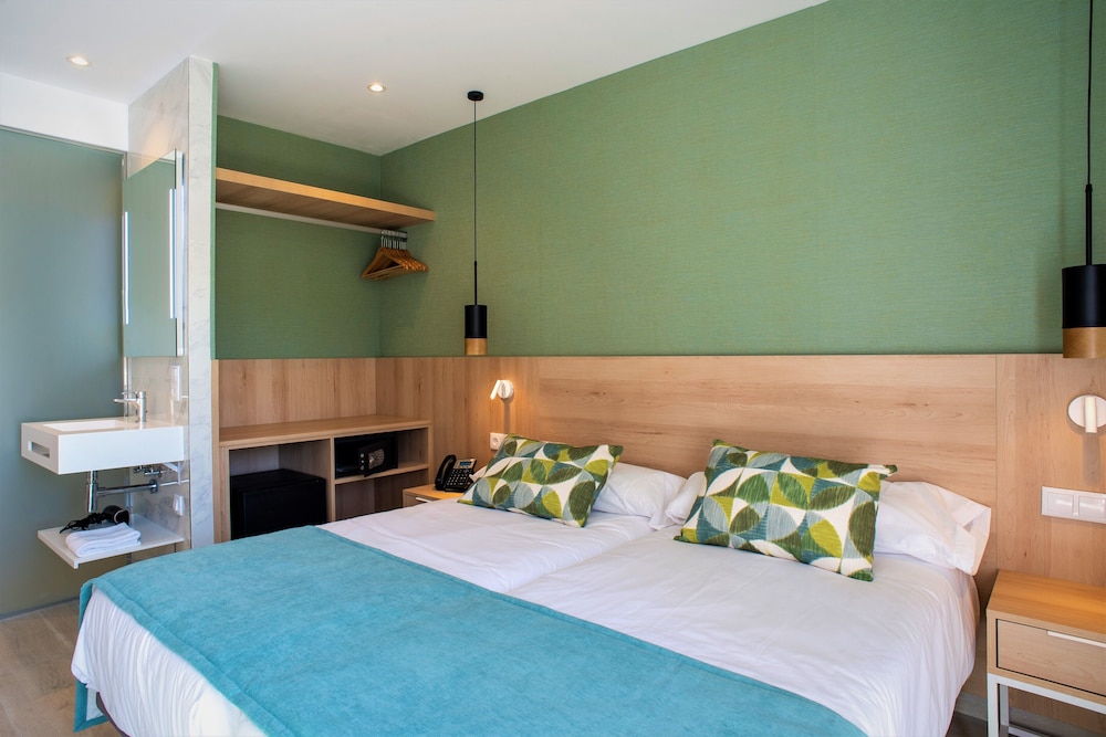 Hotel Seasun Aniram — Hotel rooms in Playa de Palma, Balearic Islands