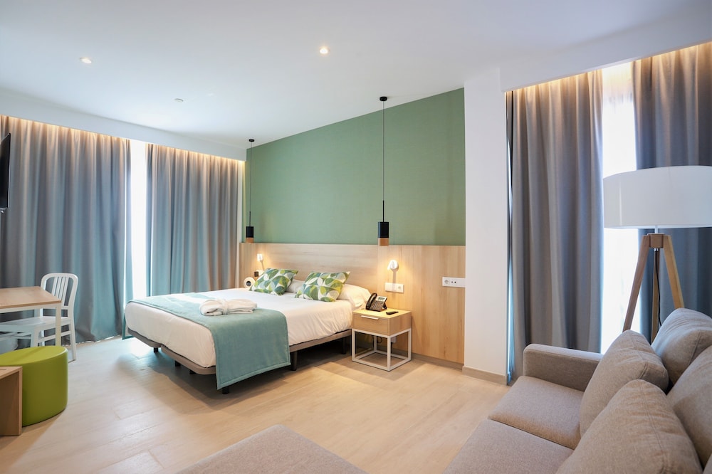 Hotel Seasun Aniram — Hotel rooms in Playa de Palma, Balearic Islands