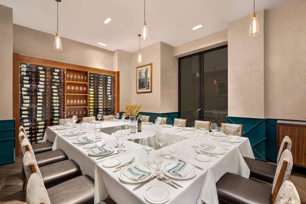 Hyatt Centric Midtown 5th Avenue New York — Restaurant & bars in New York City, New York State