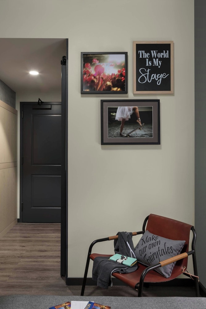 Moxy Boston Downtown — Hotel rooms in Boston, Massachusetts