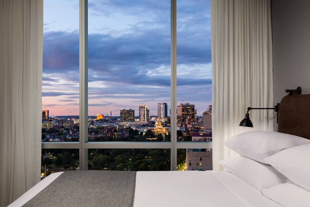Moxy Boston Downtown — Hotel rooms in Boston, Massachusetts