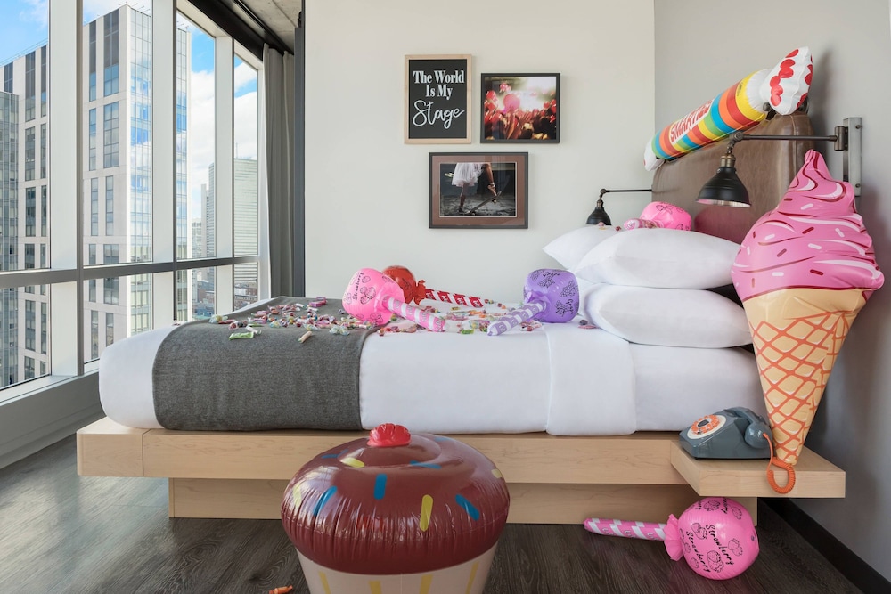 Moxy Boston Downtown — Hotel rooms in Boston, Massachusetts