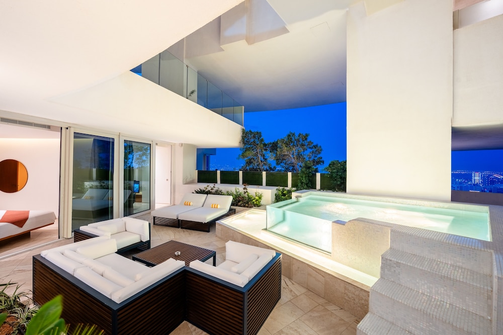 FIVE Jumeirah Village Dubai — Hotel rooms in Dubai