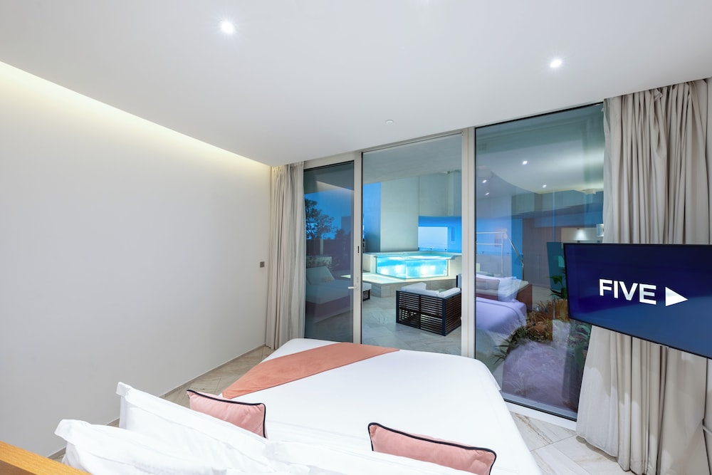 FIVE Jumeirah Village Dubai — Hotel rooms in Dubai