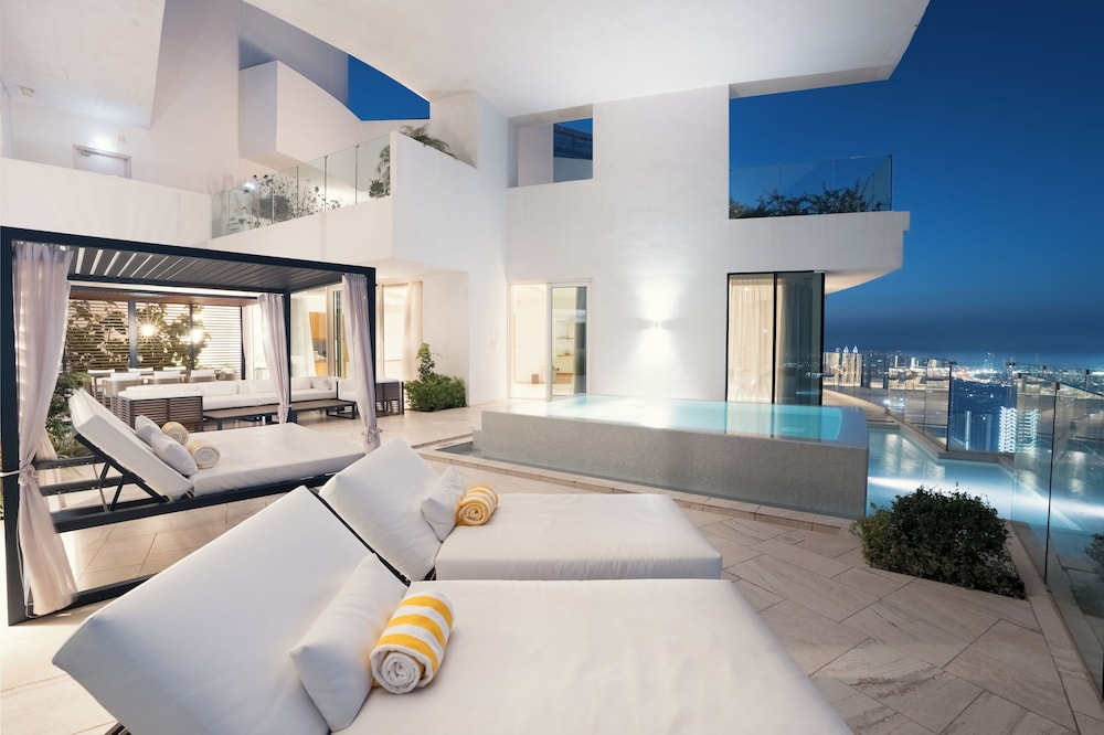 FIVE Jumeirah Village Dubai — Hotel building in Dubai