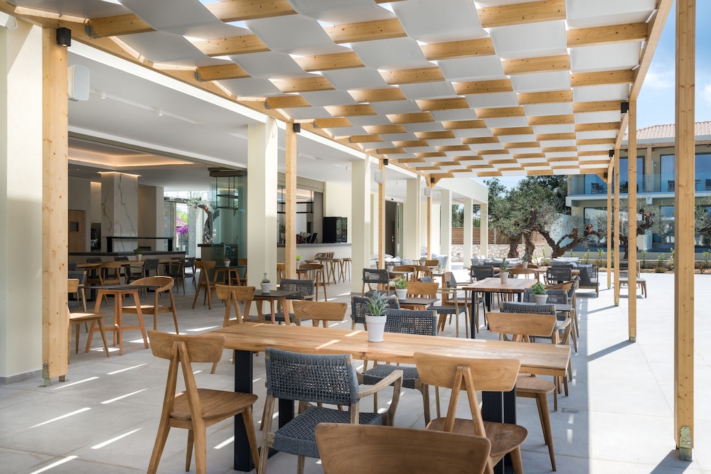 Tsamis Zante Suites - Adults Only — Restaurant & bars in Tsilivi, Ionian Islands