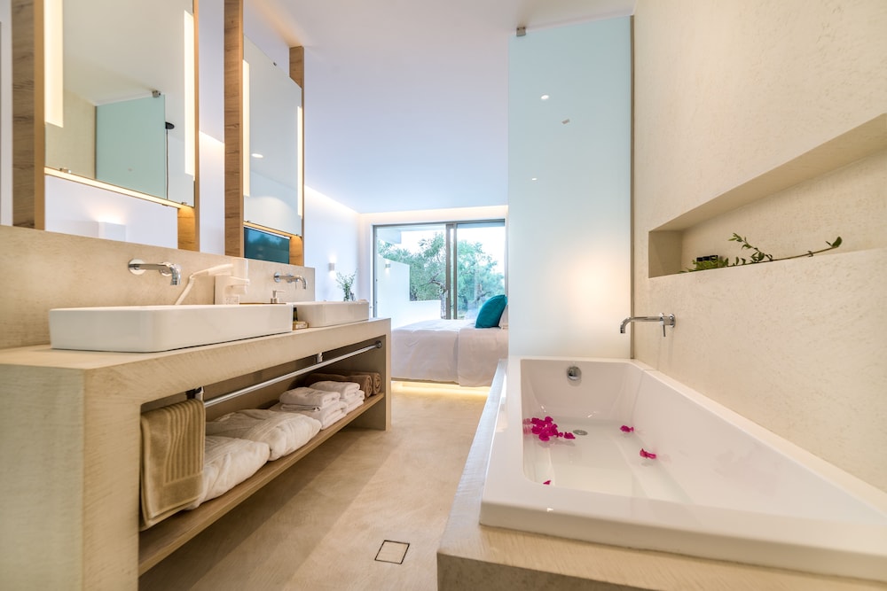 Tsamis Zante Suites - Adults Only — Hotel rooms in Tsilivi, Ionian Islands