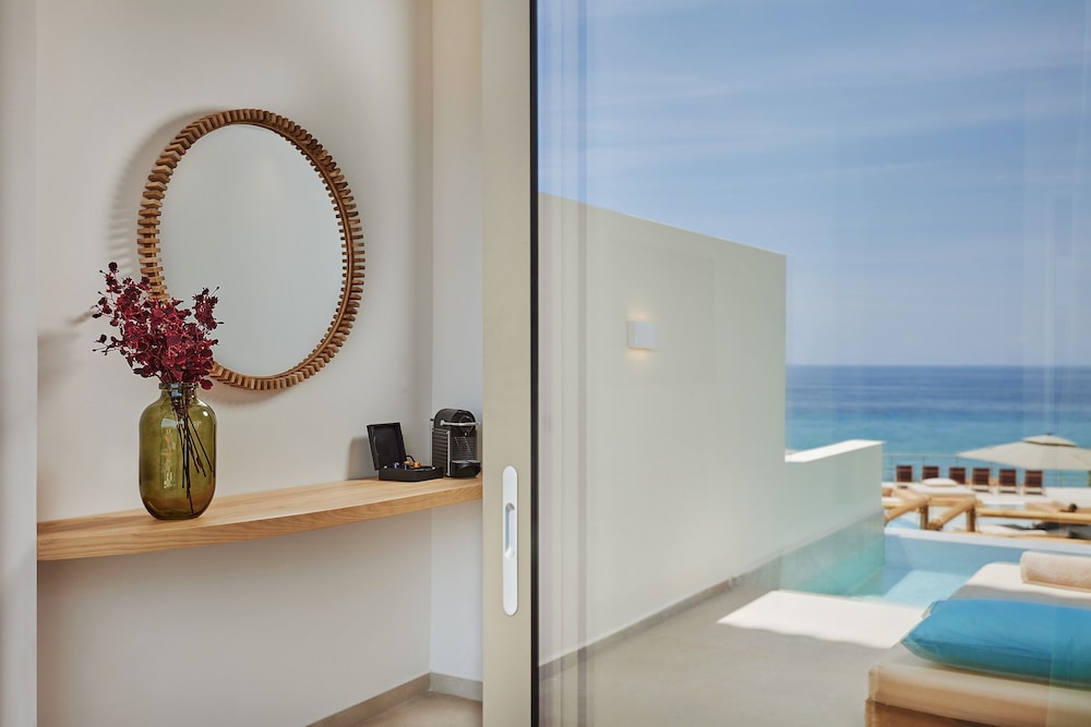Tsamis Zante Suites - Adults Only — Hotel rooms in Tsilivi, Ionian Islands