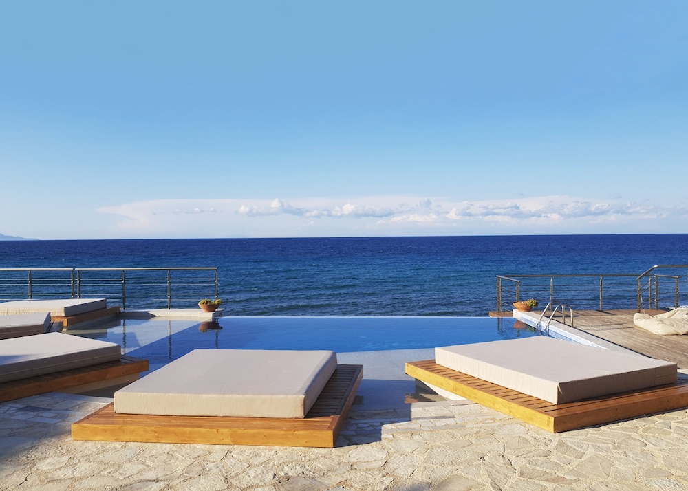Tsamis Zante Suites - Adults Only — Swimming pool in Tsilivi, Ionian Islands