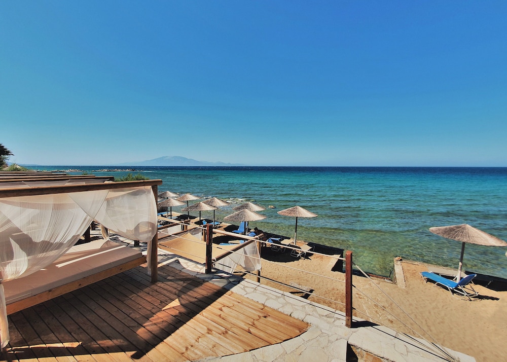 Tsamis Zante Suites - Adults Only — Beach in Tsilivi, Ionian Islands