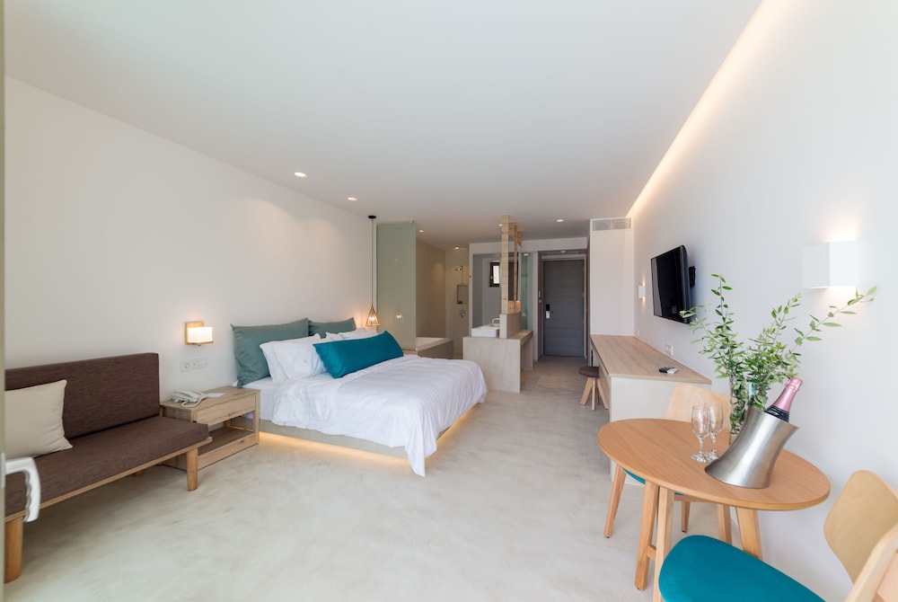 Tsamis Zante Suites - Adults Only — Hotel rooms in Tsilivi, Ionian Islands