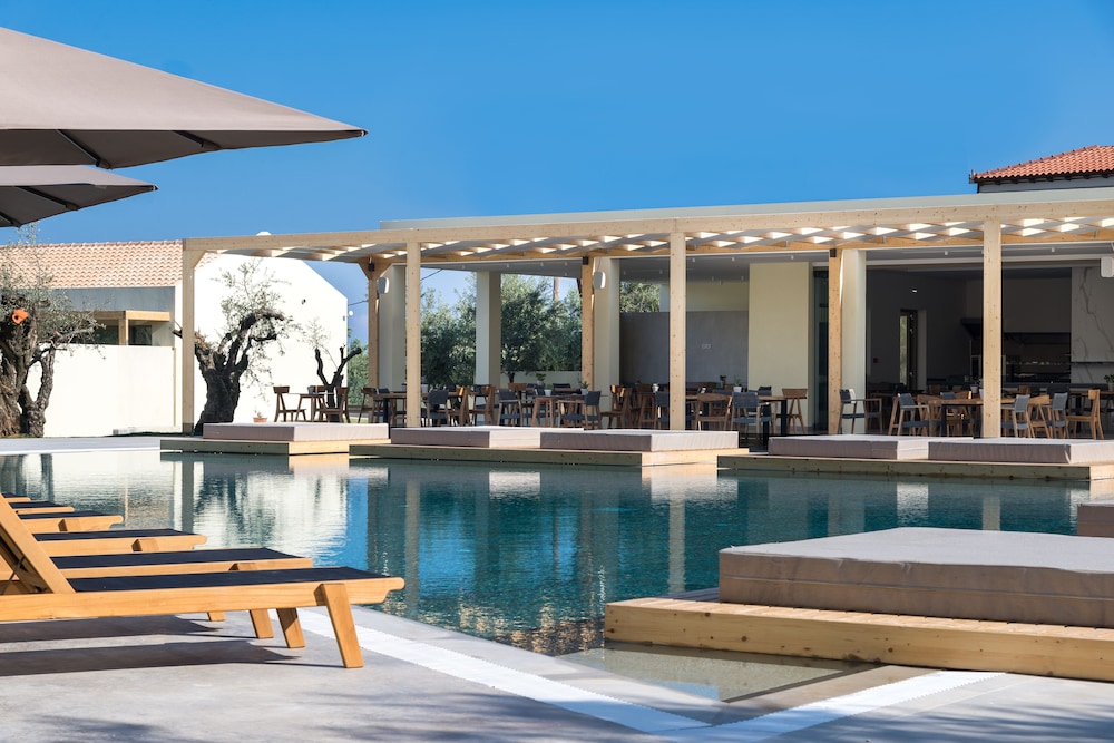 Tsamis Zante Suites - Adults Only — Swimming pool in Tsilivi, Ionian Islands