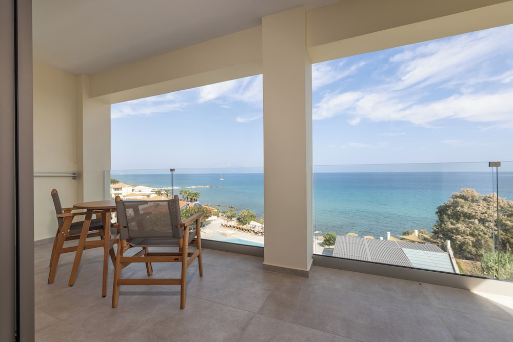 Tsamis Zante Suites - Adults Only — Hotel rooms in Tsilivi, Ionian Islands