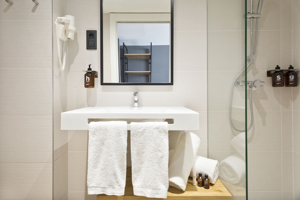 Hotel Acta Voraport — Hotel rooms in Barcelona, Catalonia