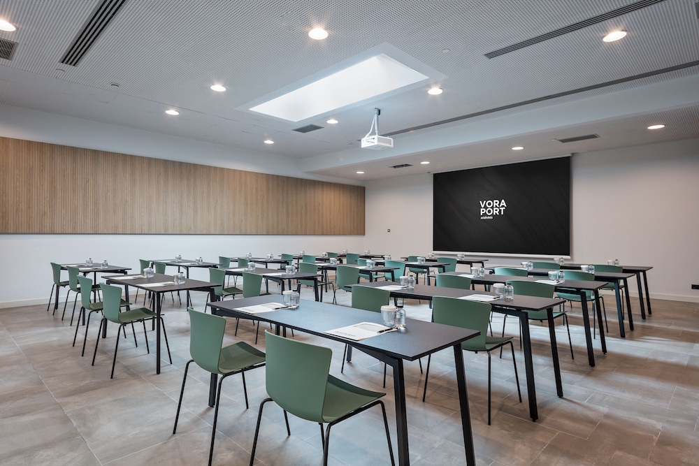 Hotel Acta Voraport — Hotel building in Barcelona, Catalonia