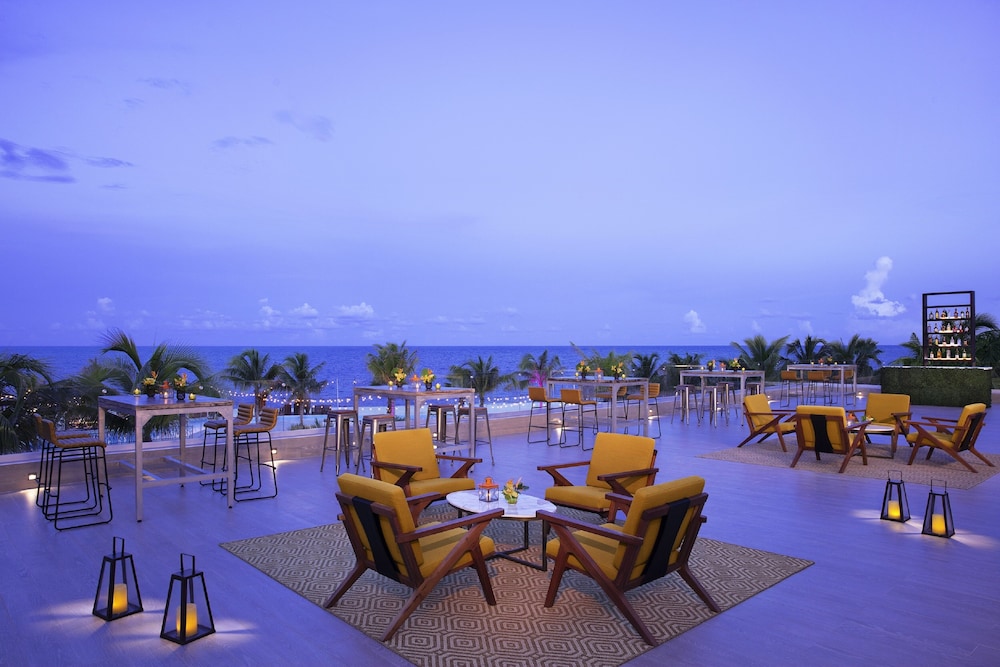 Dreams Natura Resort & Spa - All Inclusive — Restaurant & bars in Puerto Morelos, Quintana Roo