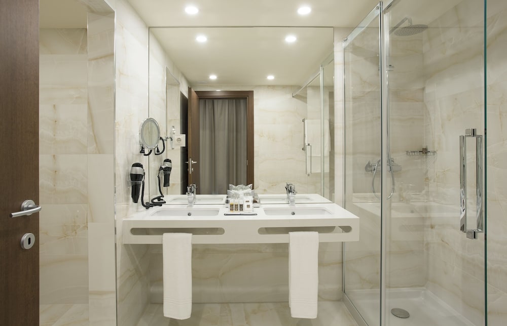 Madeira Turim Santa Maria Hotel — Hotel rooms in Funchal, Madeira