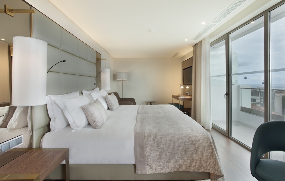 Madeira Turim Santa Maria Hotel — Hotel rooms in Funchal, Madeira