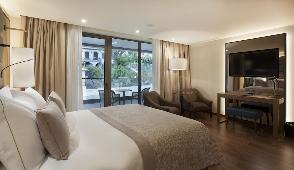 Madeira Turim Santa Maria Hotel — Hotel rooms in Funchal, Madeira