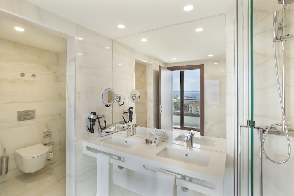 Madeira Turim Santa Maria Hotel — Hotel rooms in Funchal, Madeira