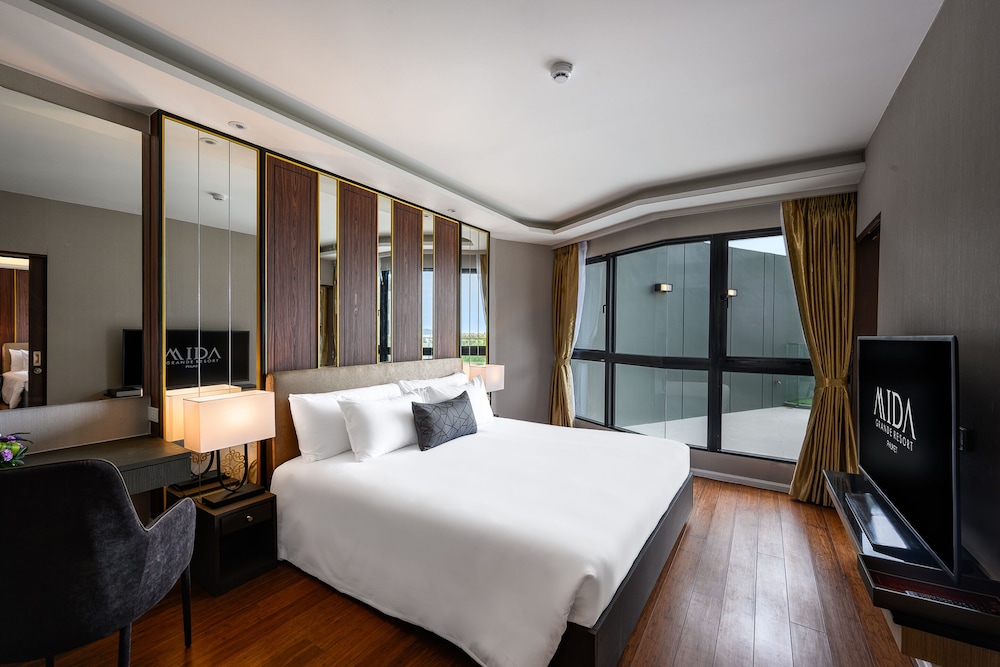 MIDA Grande Resort Phuket — Hotel rooms in Bang Tao Beach, Phuket Province