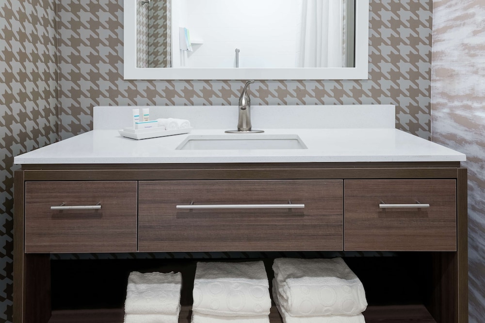 Home2 Suites by Hilton Orlando Near UCF — Hotel rooms in Orlando, Florida
