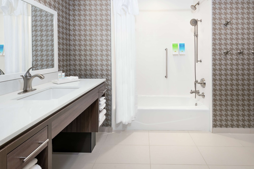 Home2 Suites by Hilton Orlando Near UCF — Hotel rooms in Orlando, Florida