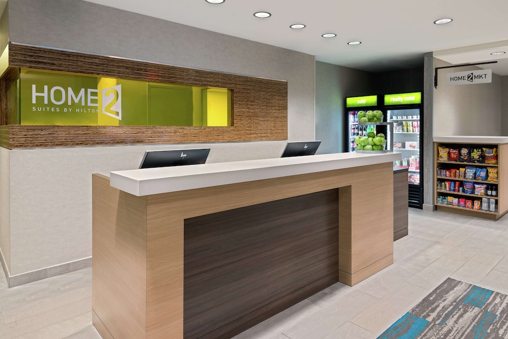 Home2 Suites by Hilton Orlando Near UCF — Hotel building in Orlando, Florida