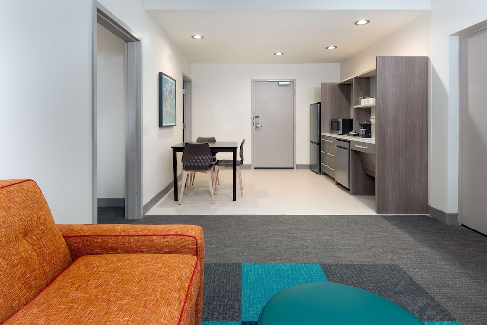 Home2 Suites by Hilton Orlando Near UCF — Hotel rooms in Orlando, Florida
