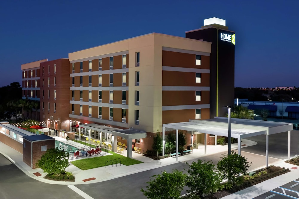 Home2 Suites by Hilton Orlando Near UCF — Hotel building in Orlando, Florida