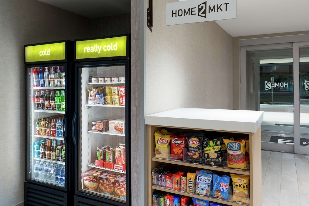 Home2 Suites by Hilton Orlando Near UCF — Hotel building in Orlando, Florida