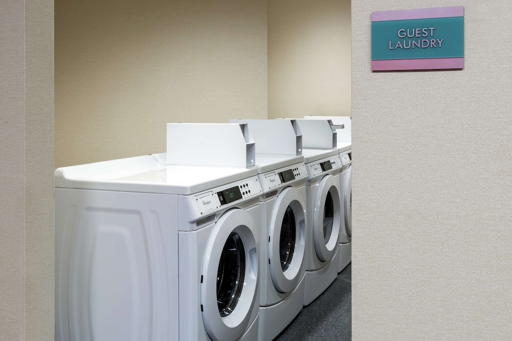 Home2 Suites by Hilton Orlando Near UCF — Hotel building in Orlando, Florida