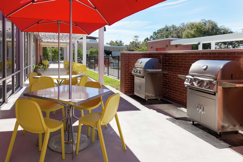 Home2 Suites by Hilton Orlando Near UCF — Restaurant & bars in Orlando, Florida