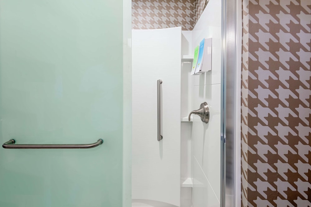 Home2 Suites by Hilton Orlando Near UCF — Hotel rooms in Orlando, Florida