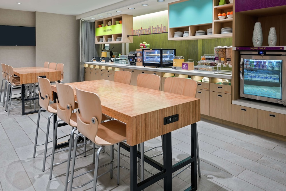 Home2 Suites by Hilton Orlando Near UCF — Restaurant & bars in Orlando, Florida