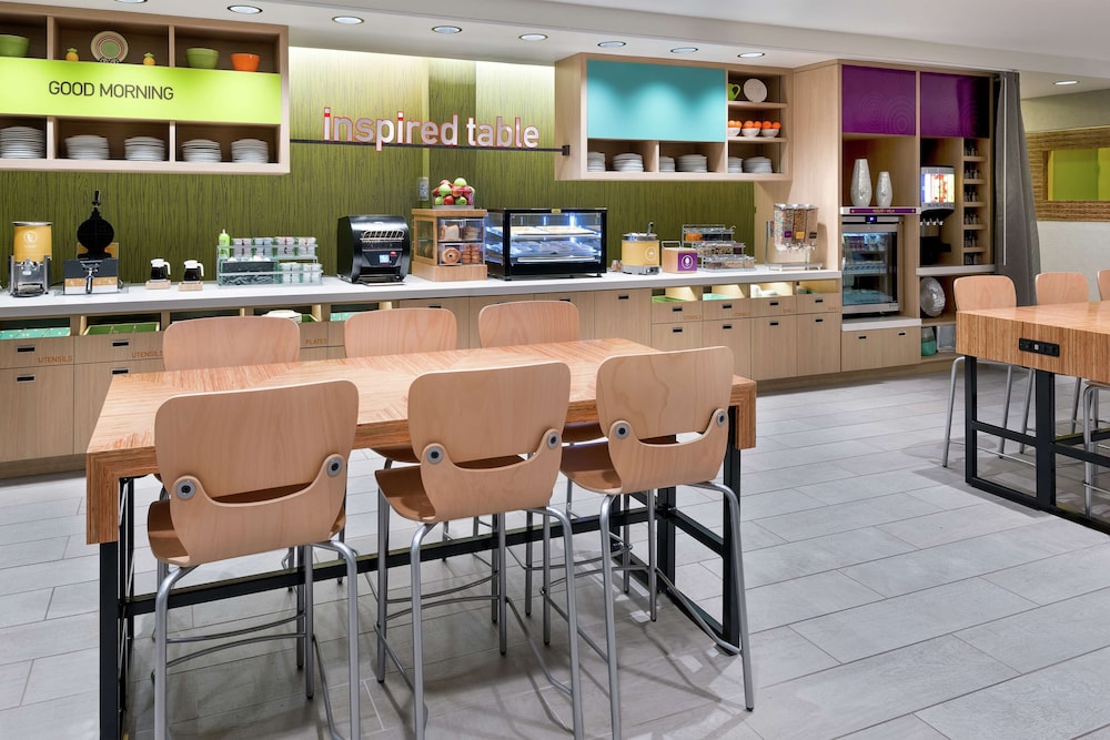 Home2 Suites by Hilton Orlando Near UCF — Restaurant & bars in Orlando, Florida