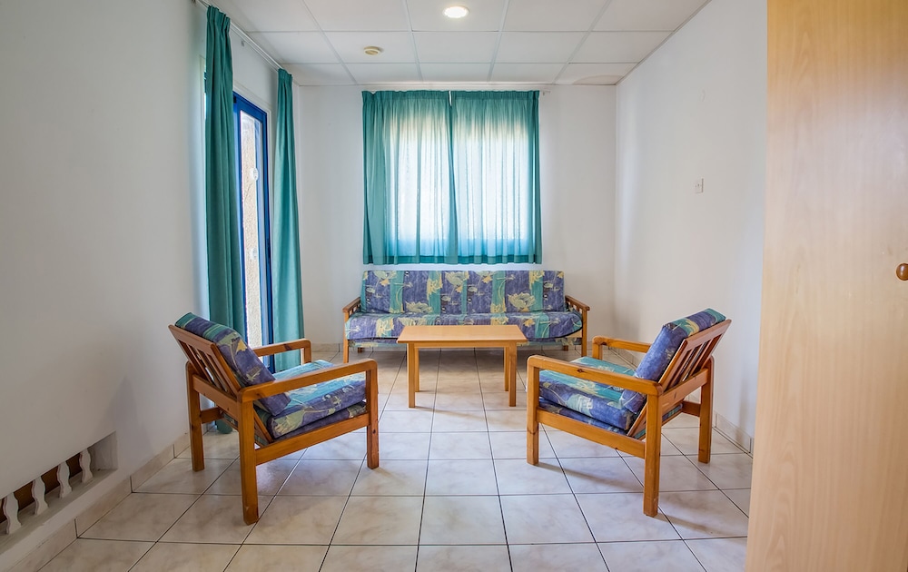 Green Bungalows Hotel Apartments — Hotel rooms in Ayia Napa, Famagusta Region