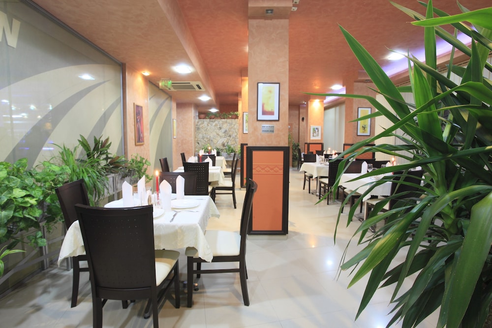 Rainbow 2 Holiday Complex — Restaurant & bars in Sunny Beach, Burgas Region