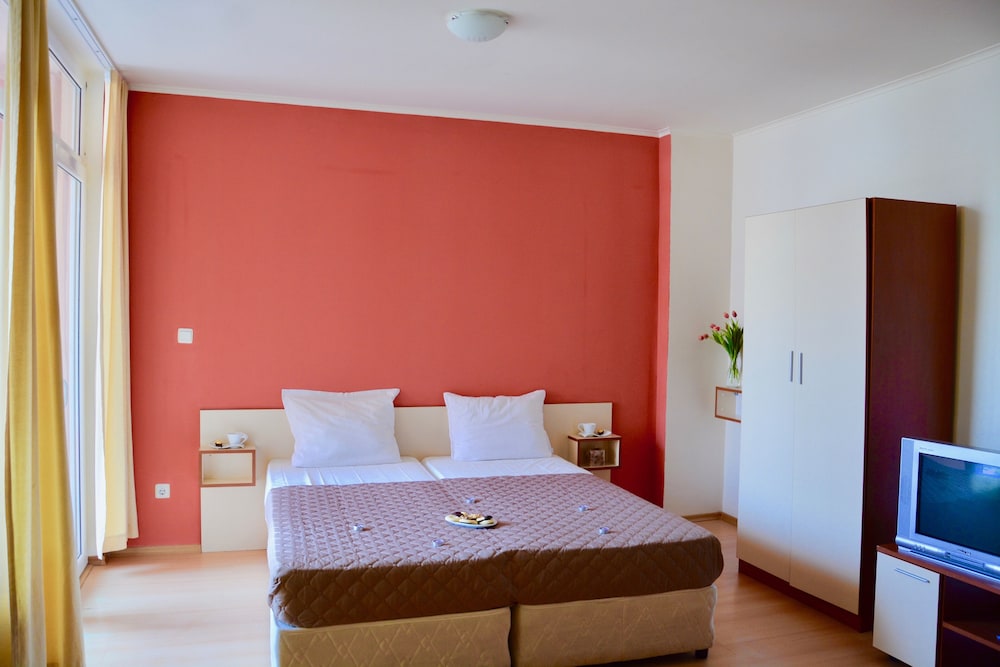 Rainbow 2 Holiday Complex — Hotel rooms in Sunny Beach, Burgas Region