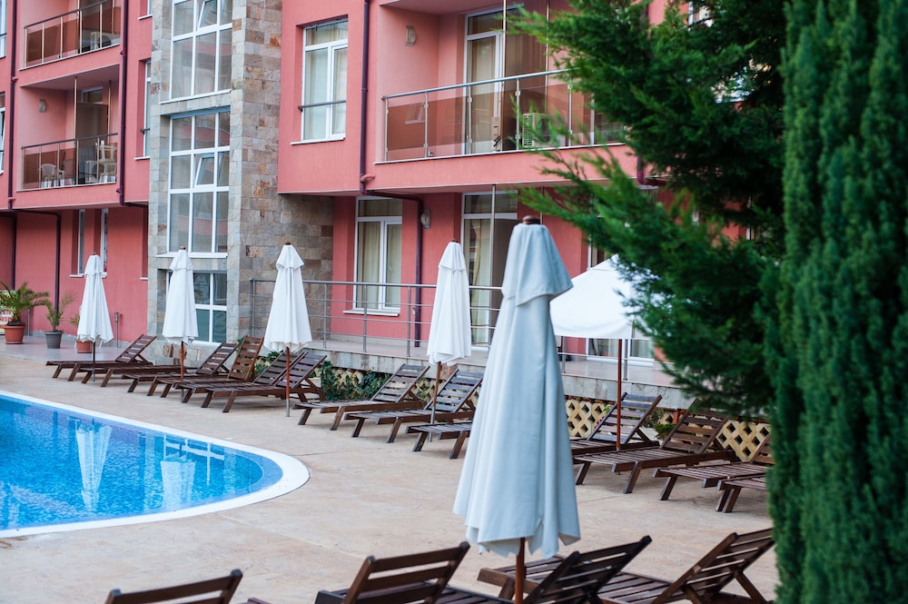 Rainbow 2 Holiday Complex — Swimming pool in Sunny Beach, Burgas Region