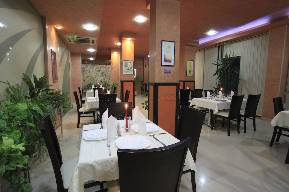 Rainbow 2 Holiday Complex — Restaurant & bars in Sunny Beach, Burgas Region