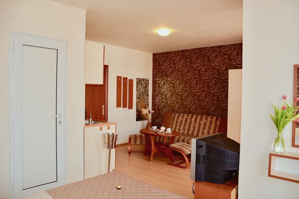 Rainbow 2 Holiday Complex — Hotel rooms in Sunny Beach, Burgas Region
