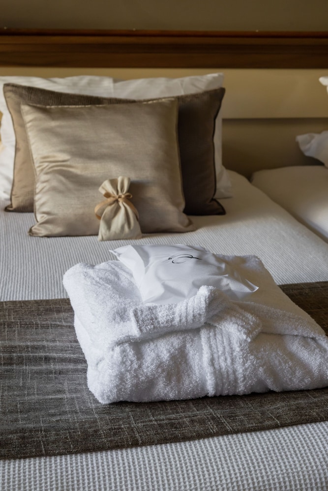 Alasia Hotel — Hotel rooms in Limassol, Limassol Region