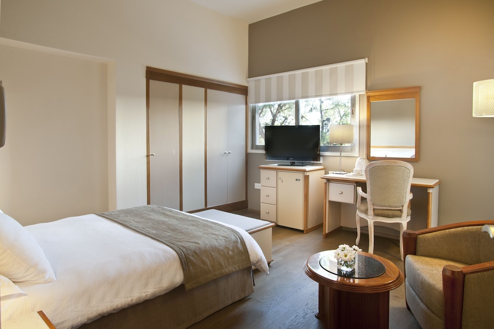 Alasia Hotel — Hotel rooms in Limassol, Limassol Region