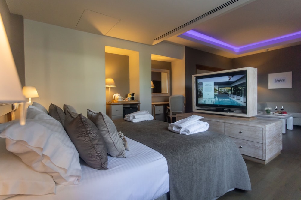 Alasia Hotel — Hotel rooms in Limassol, Limassol Region