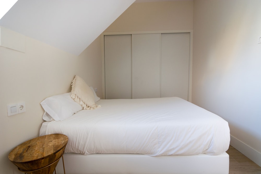 Apartamentos Magna Sevilla — Hotel rooms in Seville, Andalusia