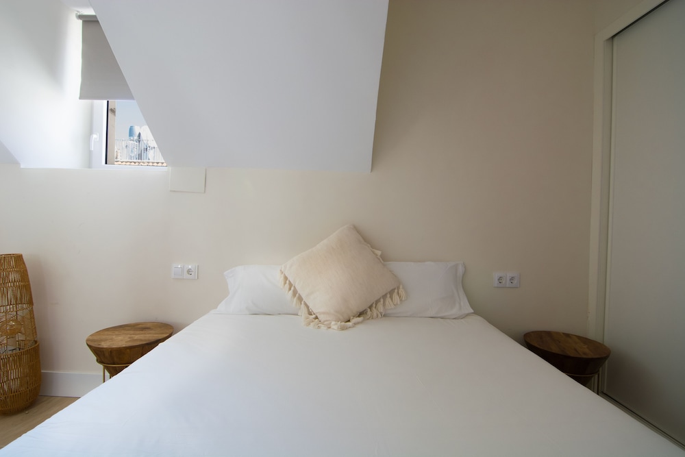 Apartamentos Magna Sevilla — Hotel rooms in Seville, Andalusia