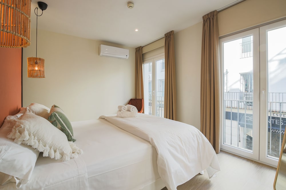 Apartamentos Magna Sevilla — Hotel rooms in Seville, Andalusia