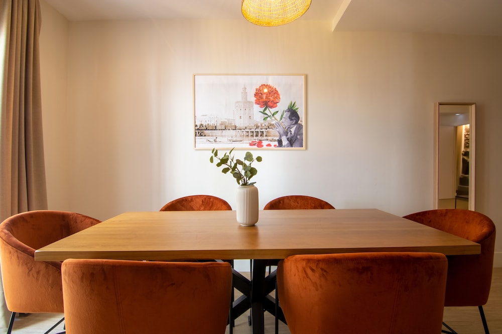 Apartamentos Magna Sevilla — Restaurant & bars in Seville, Andalusia