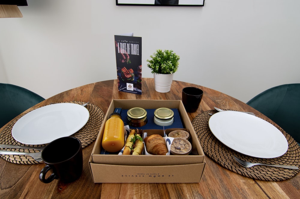 Apartamentos Magna Sevilla — Restaurant & bars in Seville, Andalusia